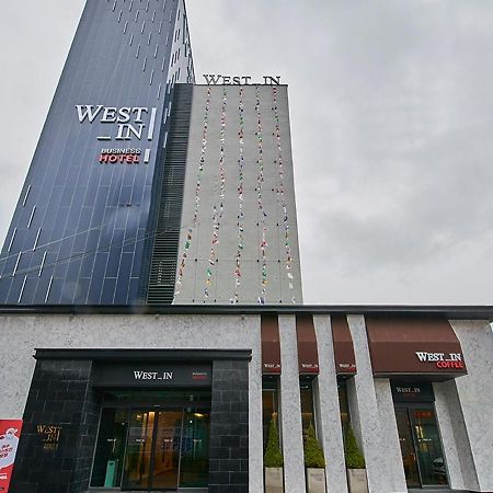 West In Hotel Йосу Экстерьер фото