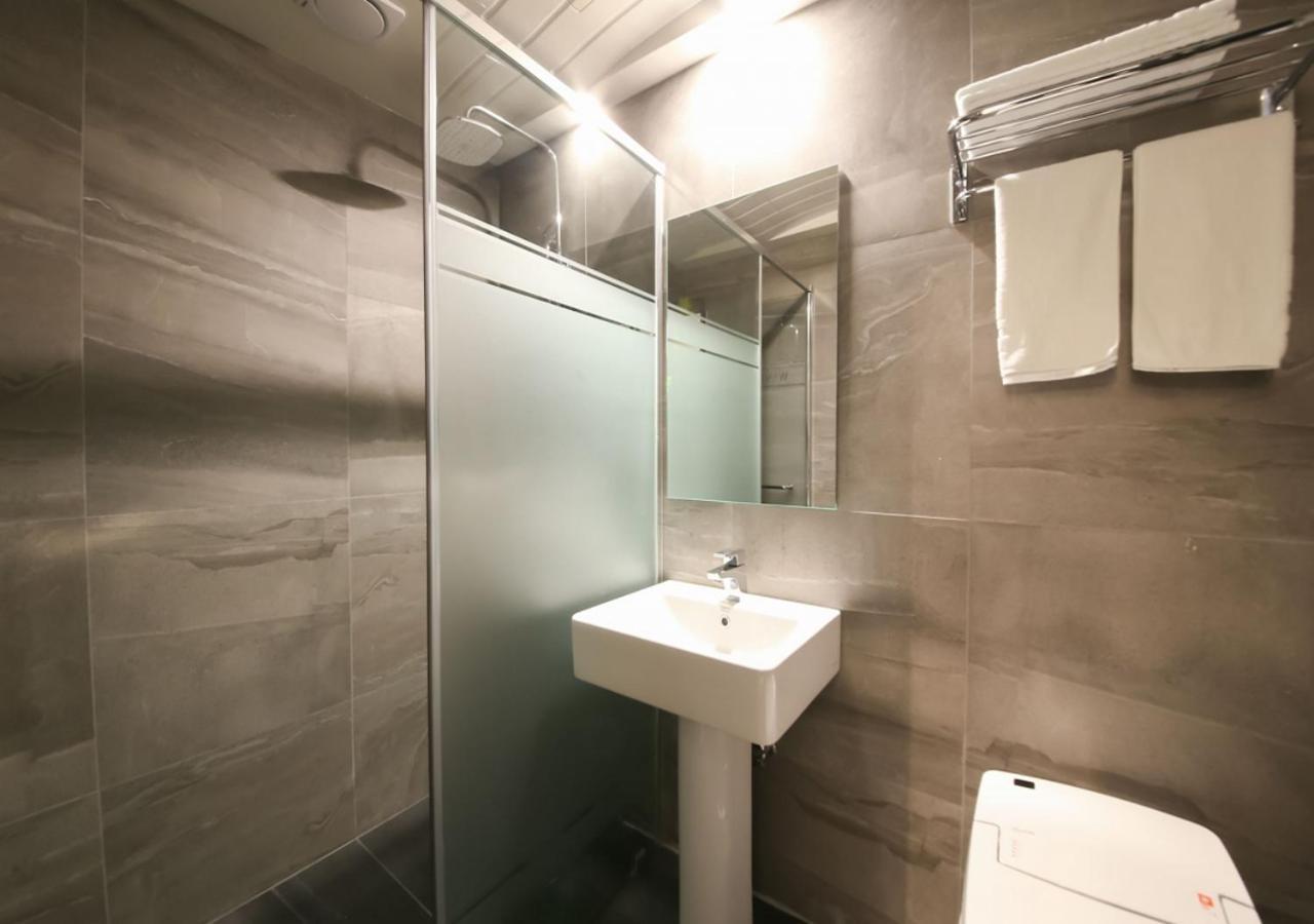 West In Hotel Йосу Экстерьер фото