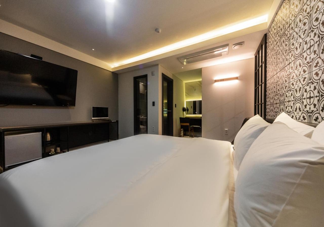 West In Hotel Йосу Экстерьер фото