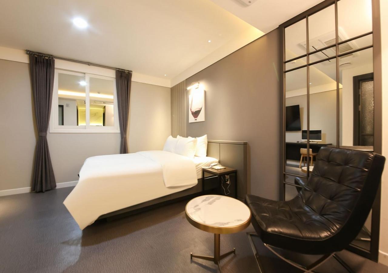 West In Hotel Йосу Экстерьер фото