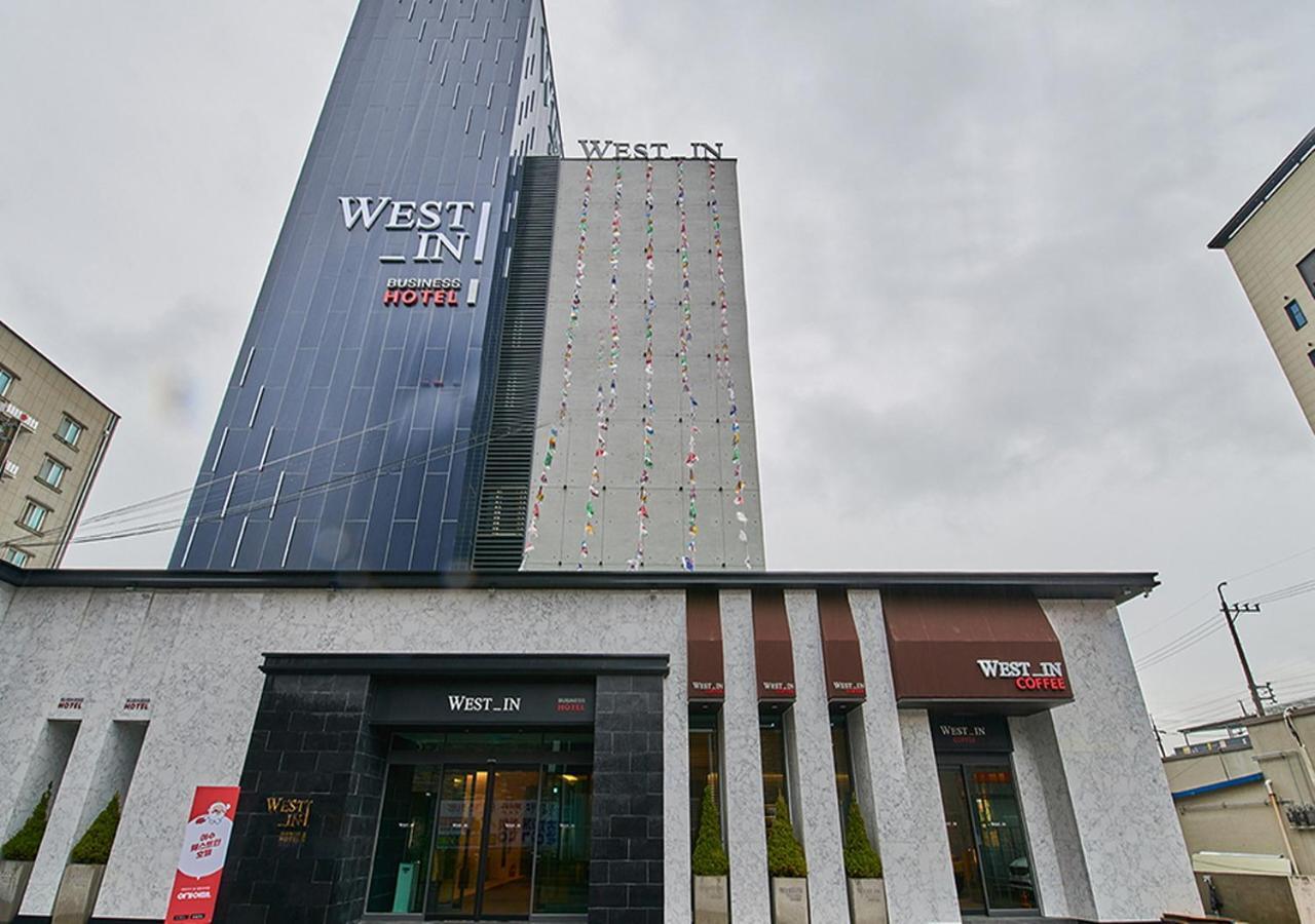West In Hotel Йосу Экстерьер фото