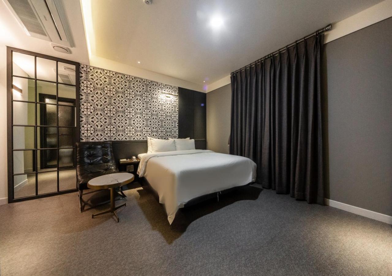 West In Hotel Йосу Экстерьер фото