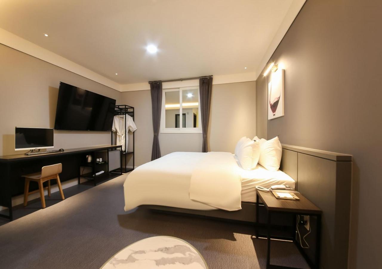 West In Hotel Йосу Экстерьер фото