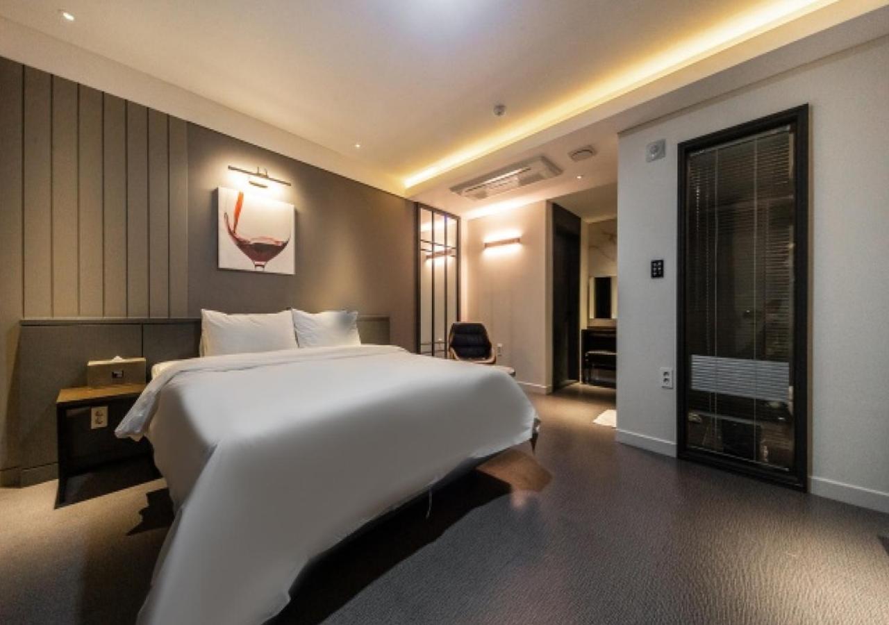 West In Hotel Йосу Экстерьер фото