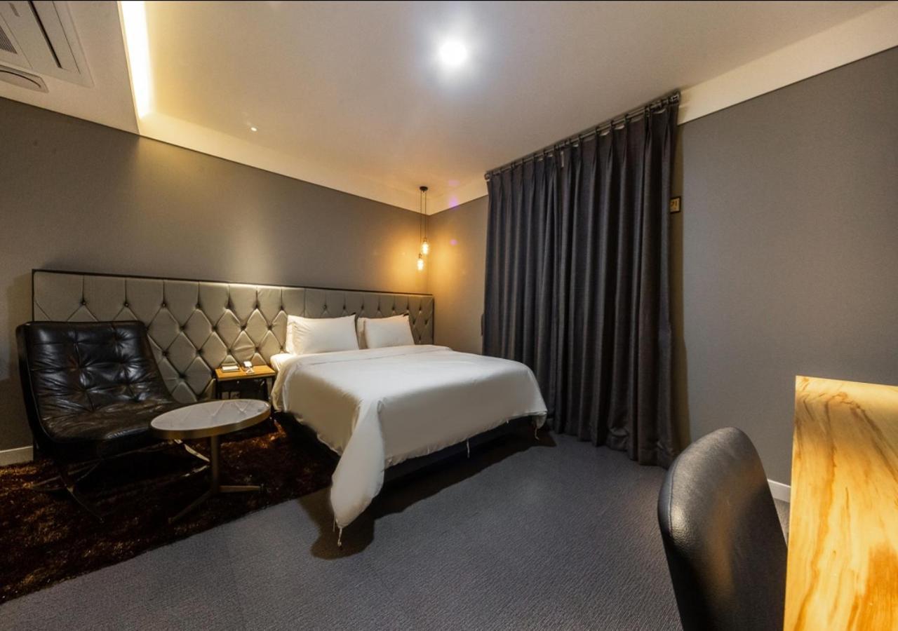 West In Hotel Йосу Экстерьер фото