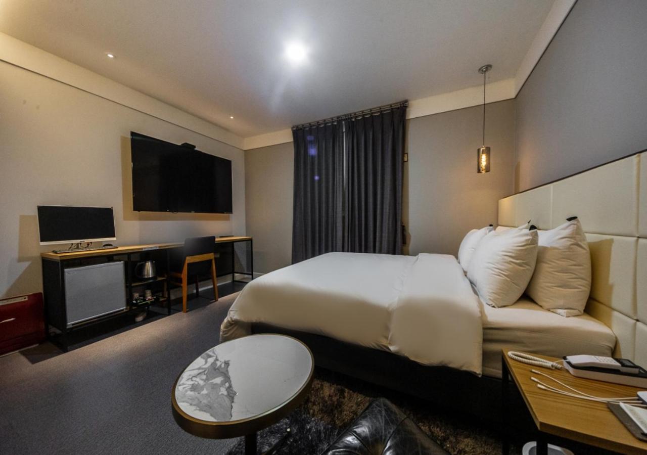 West In Hotel Йосу Экстерьер фото