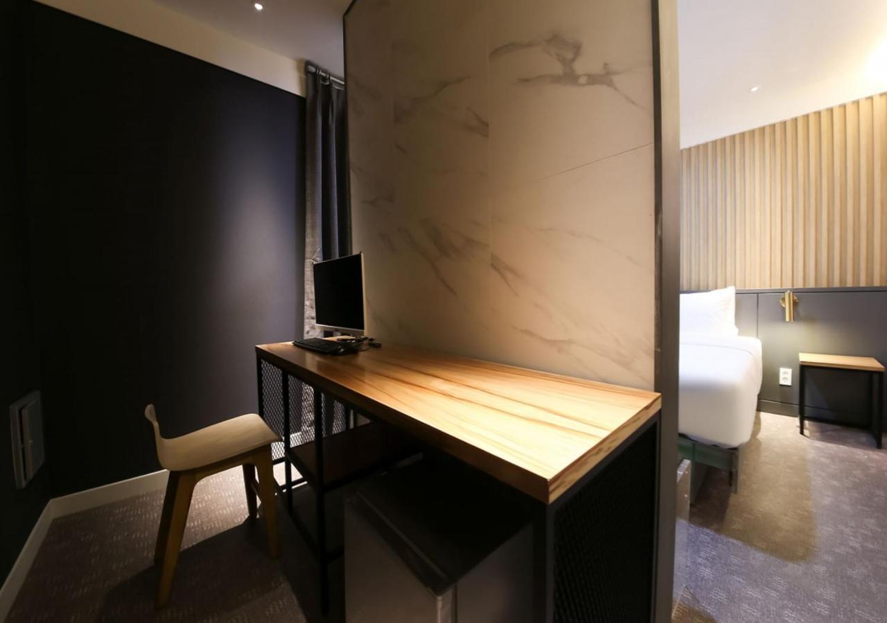 West In Hotel Йосу Экстерьер фото