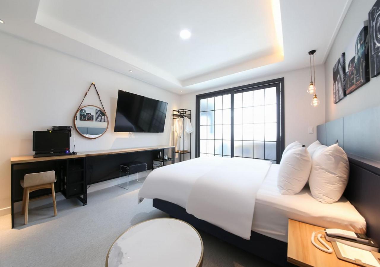 West In Hotel Йосу Экстерьер фото