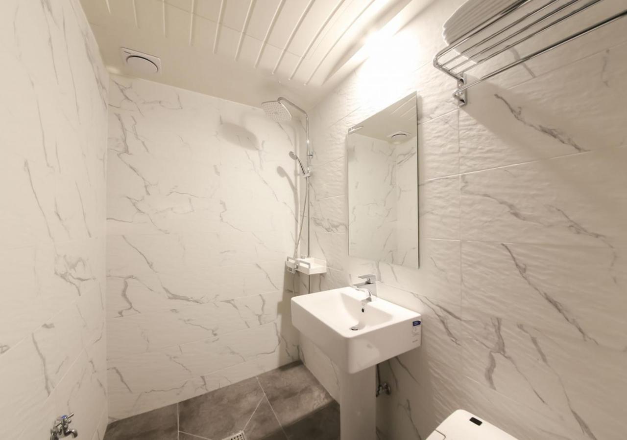 West In Hotel Йосу Экстерьер фото
