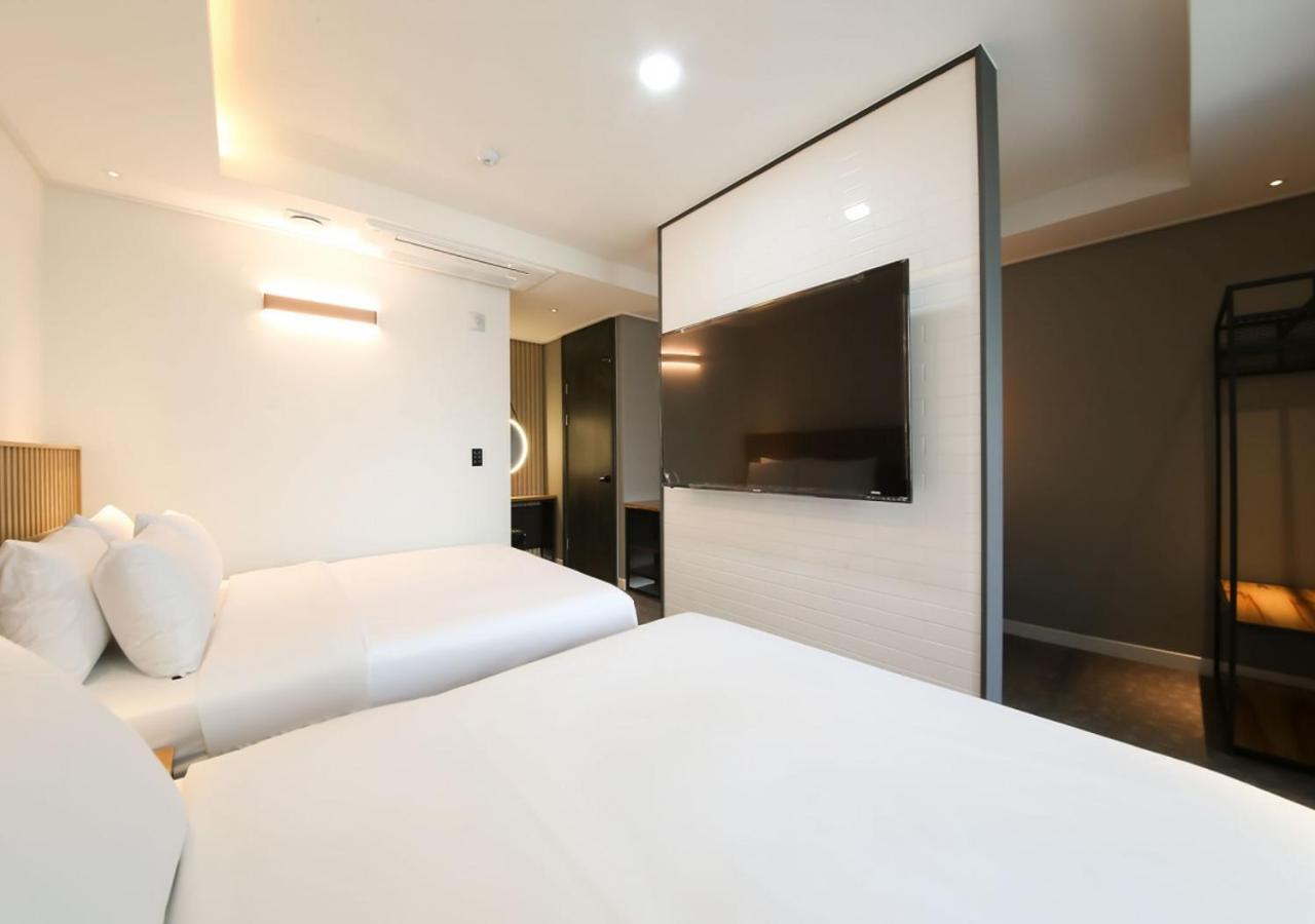 West In Hotel Йосу Экстерьер фото