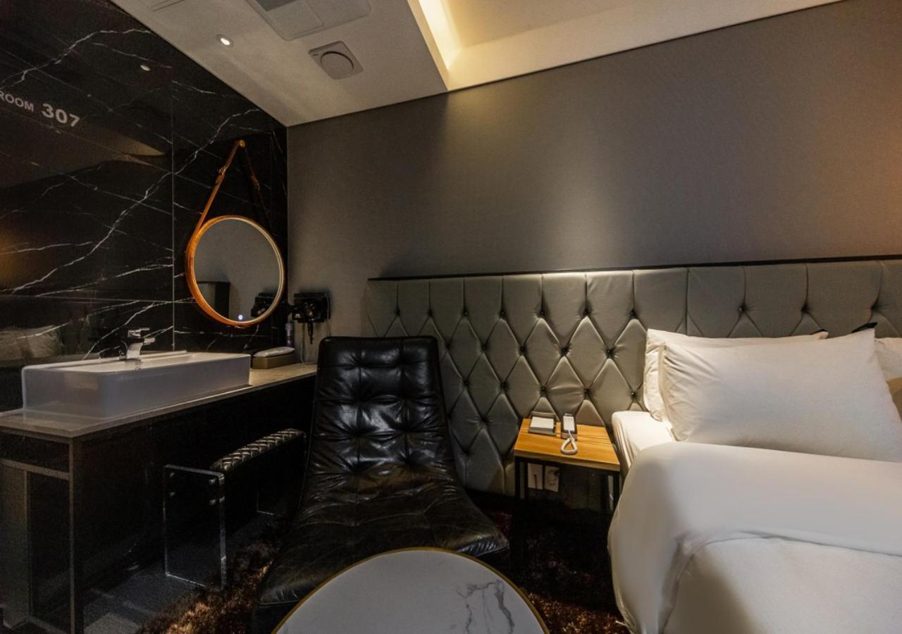 West In Hotel Йосу Экстерьер фото