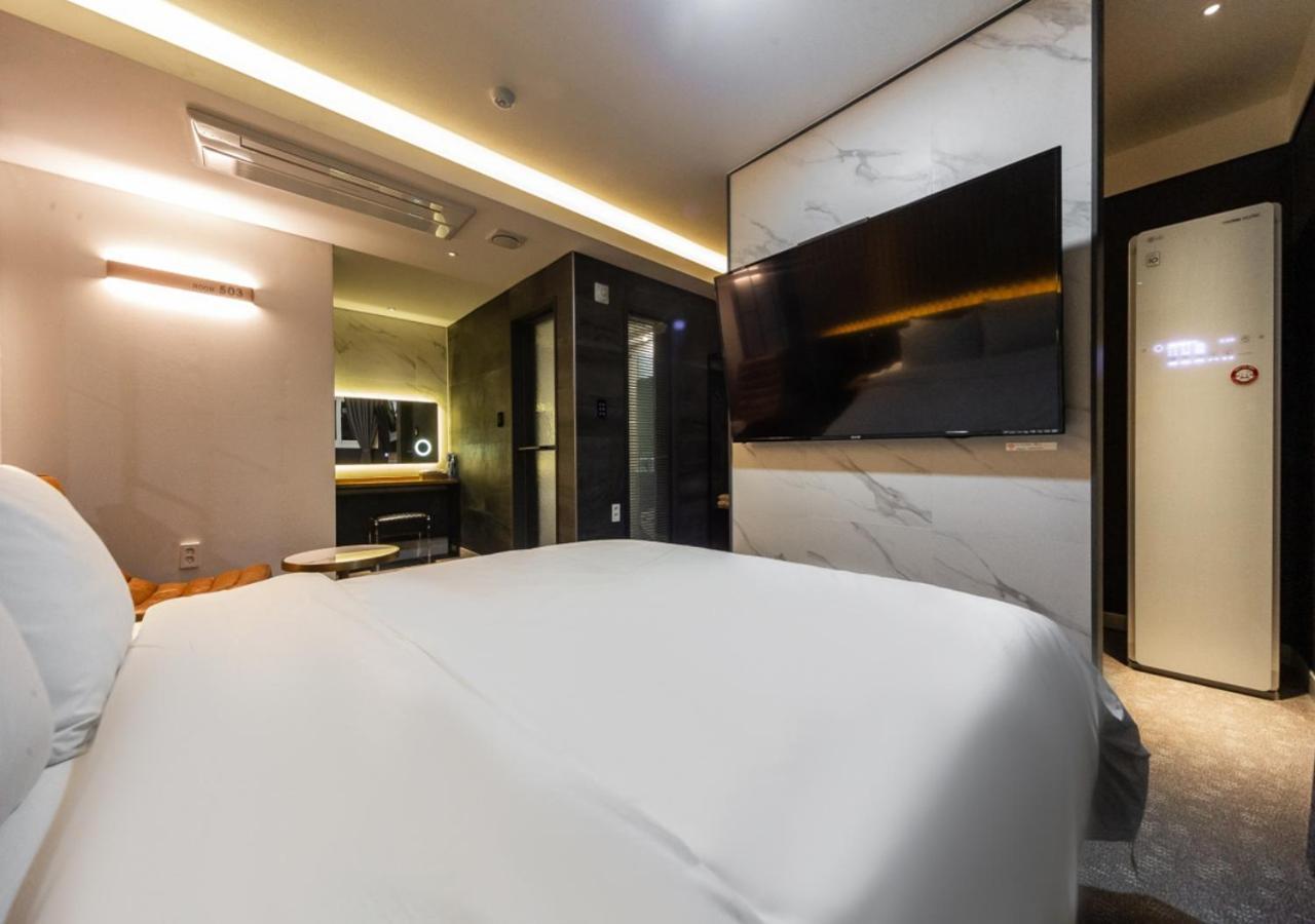 West In Hotel Йосу Экстерьер фото