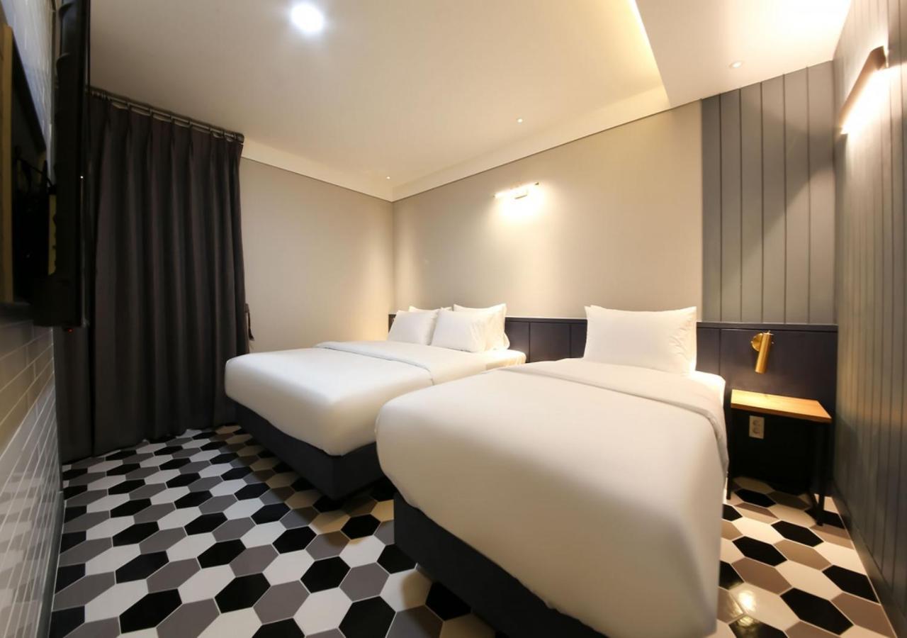 West In Hotel Йосу Экстерьер фото