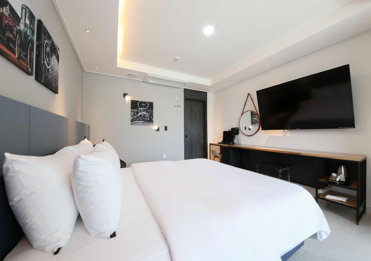 West In Hotel Йосу Экстерьер фото