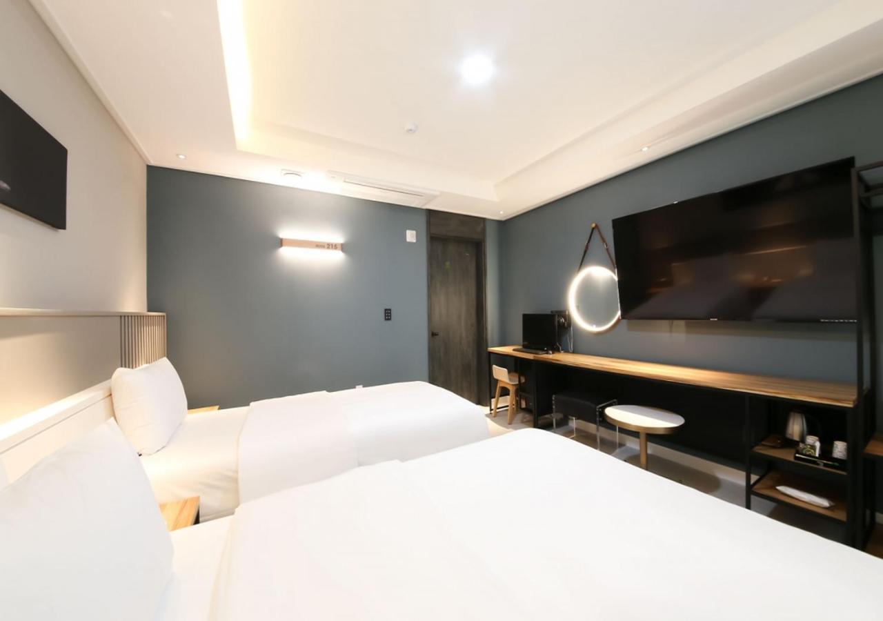 West In Hotel Йосу Экстерьер фото
