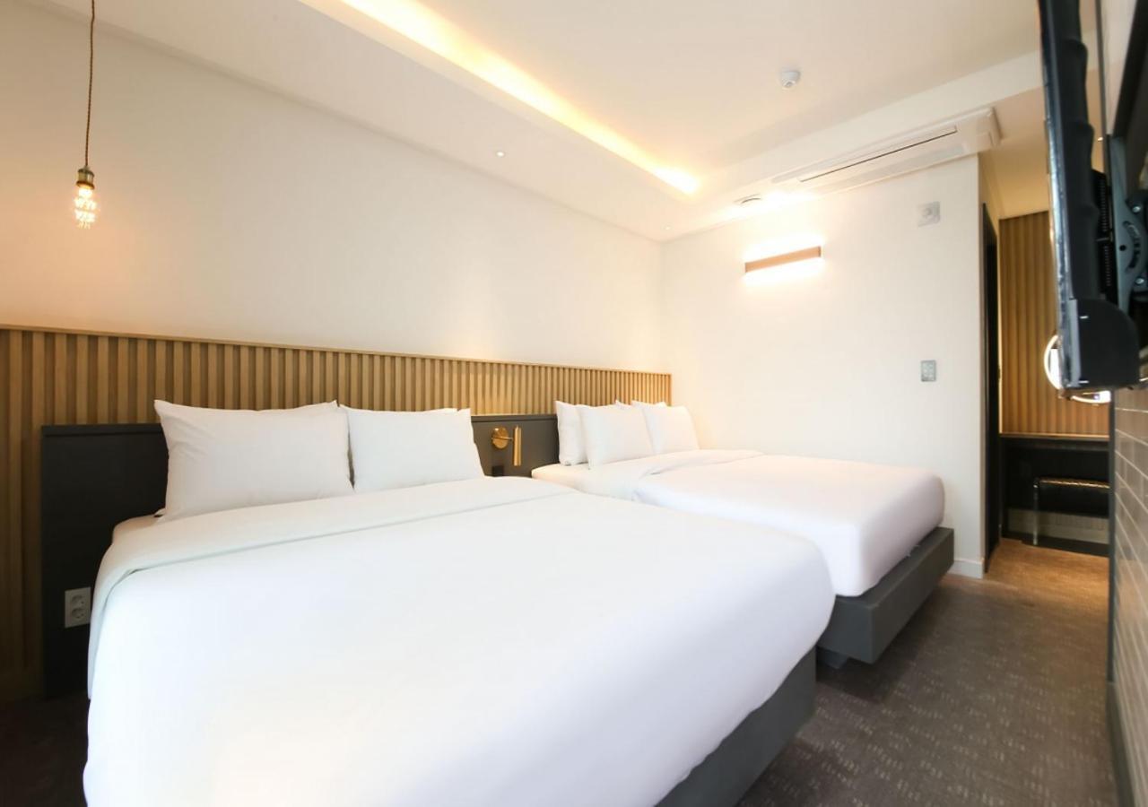 West In Hotel Йосу Экстерьер фото