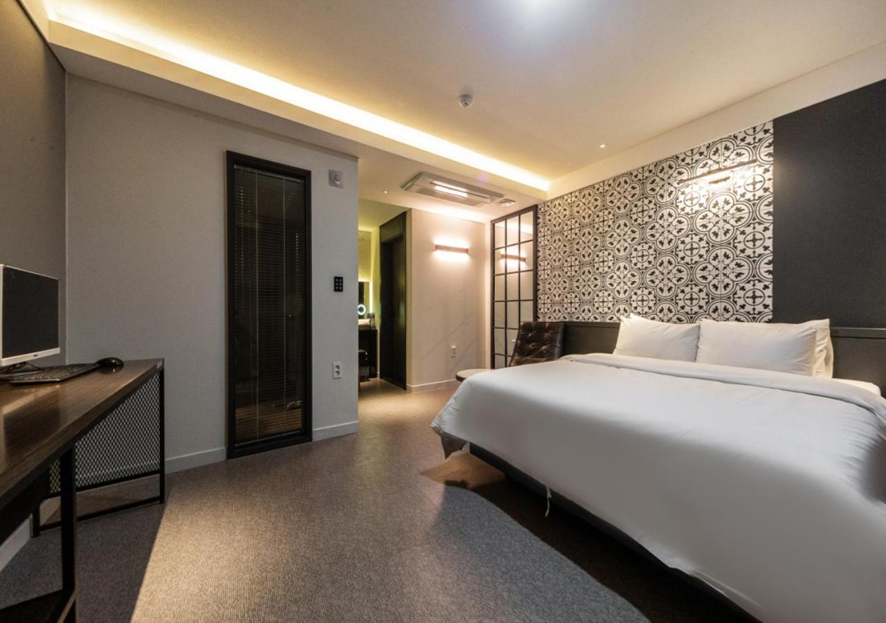 West In Hotel Йосу Экстерьер фото