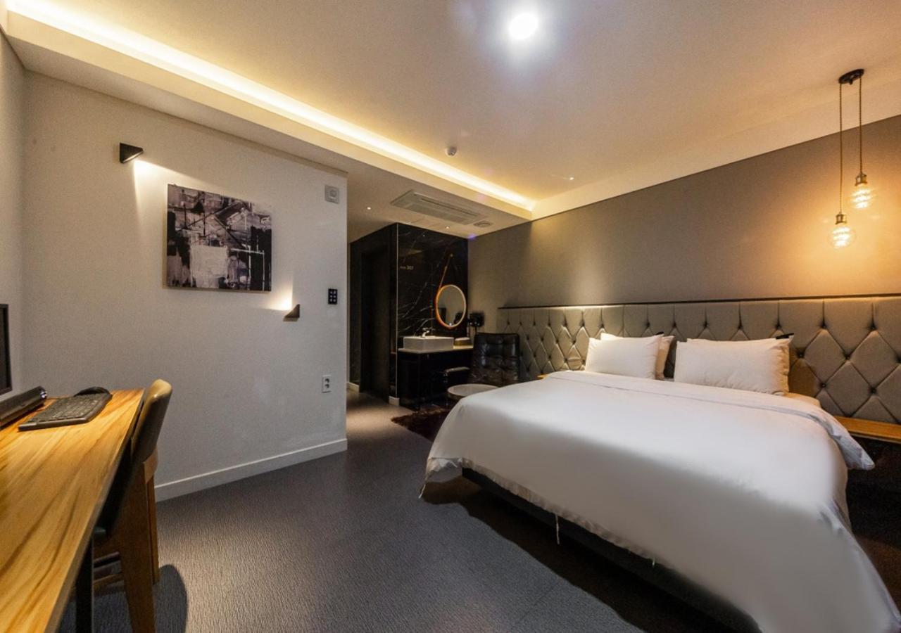 West In Hotel Йосу Экстерьер фото