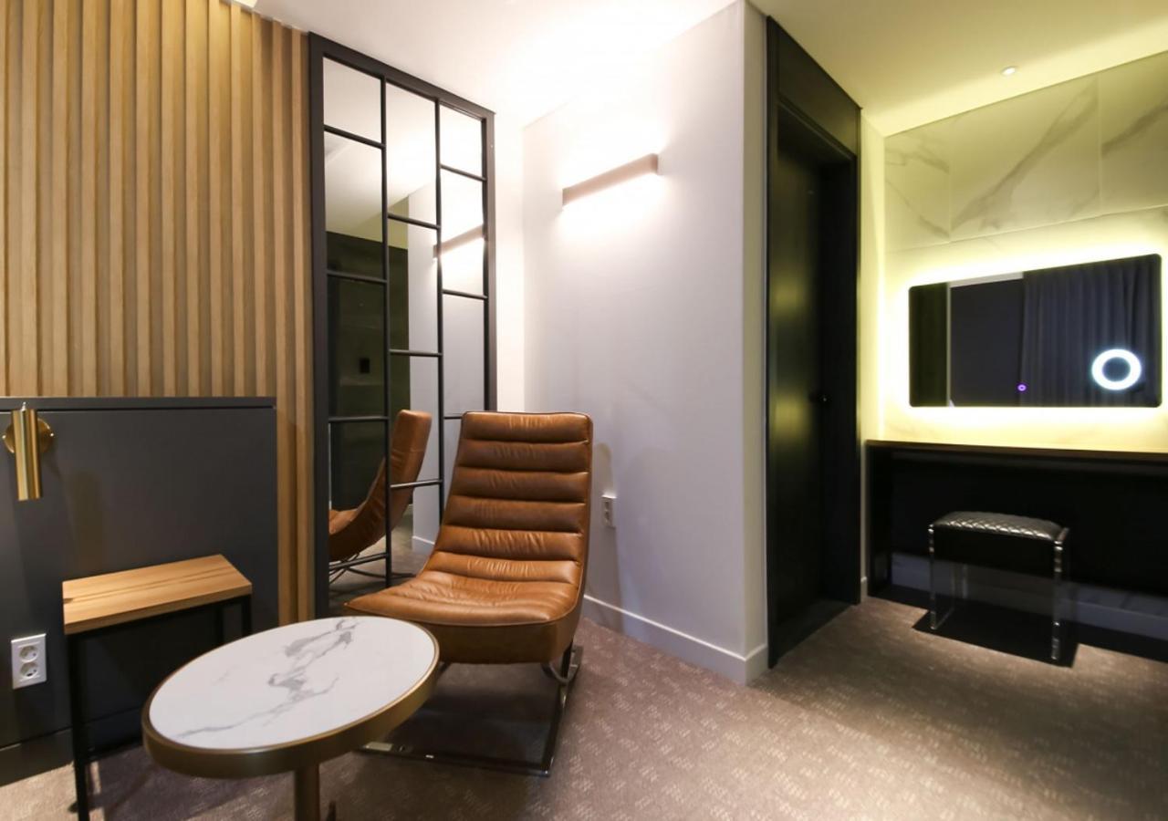 West In Hotel Йосу Экстерьер фото