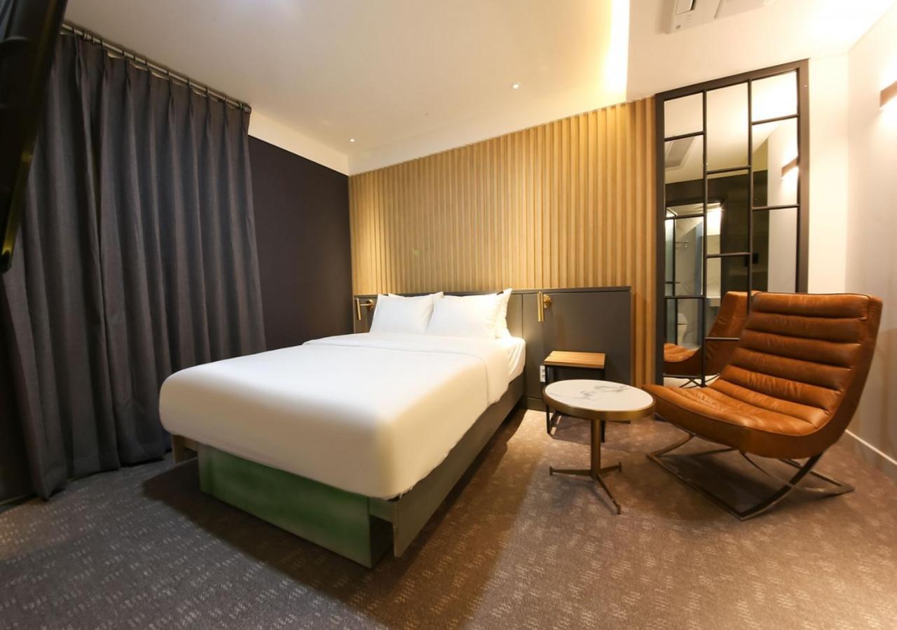 West In Hotel Йосу Экстерьер фото