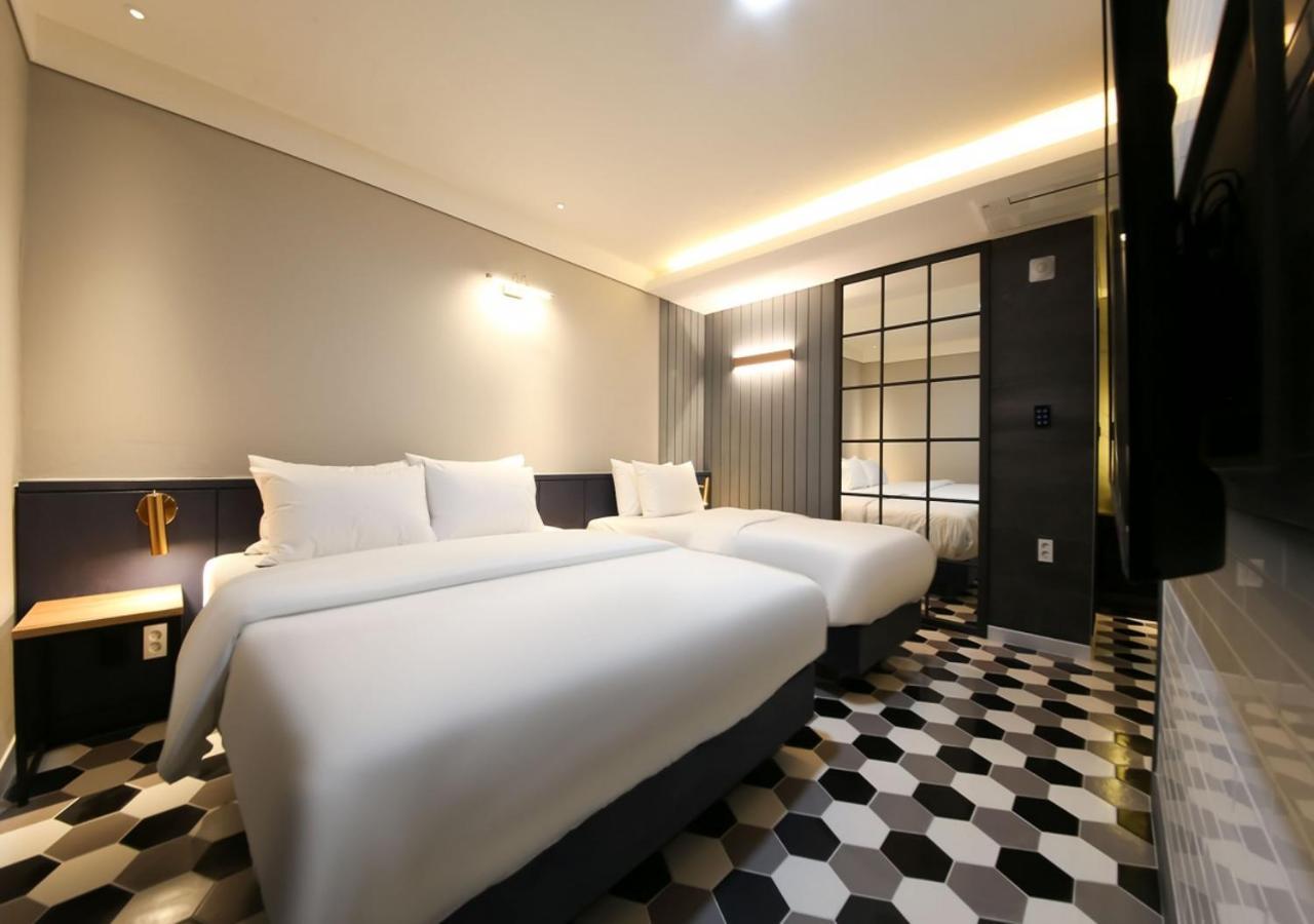 West In Hotel Йосу Экстерьер фото