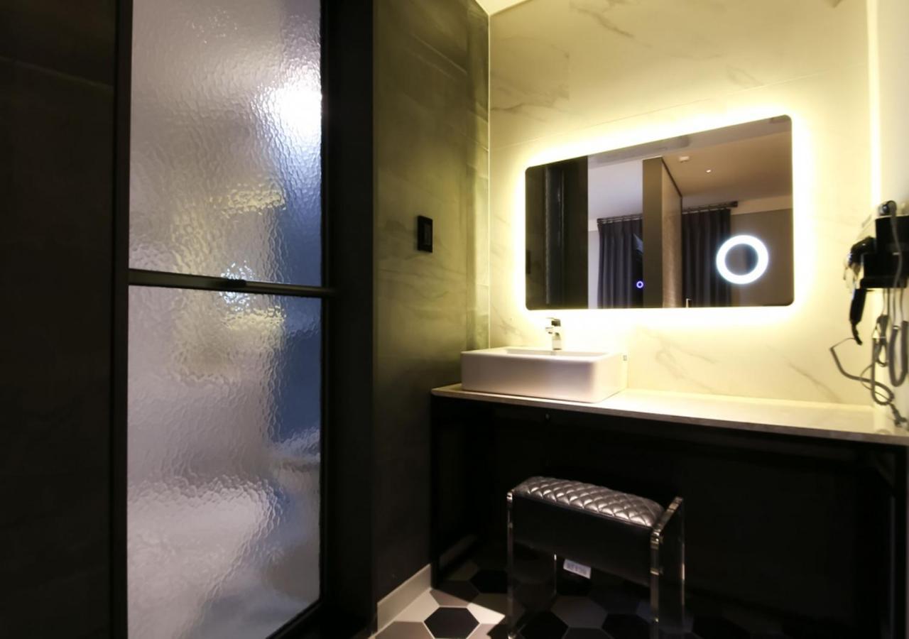 West In Hotel Йосу Экстерьер фото