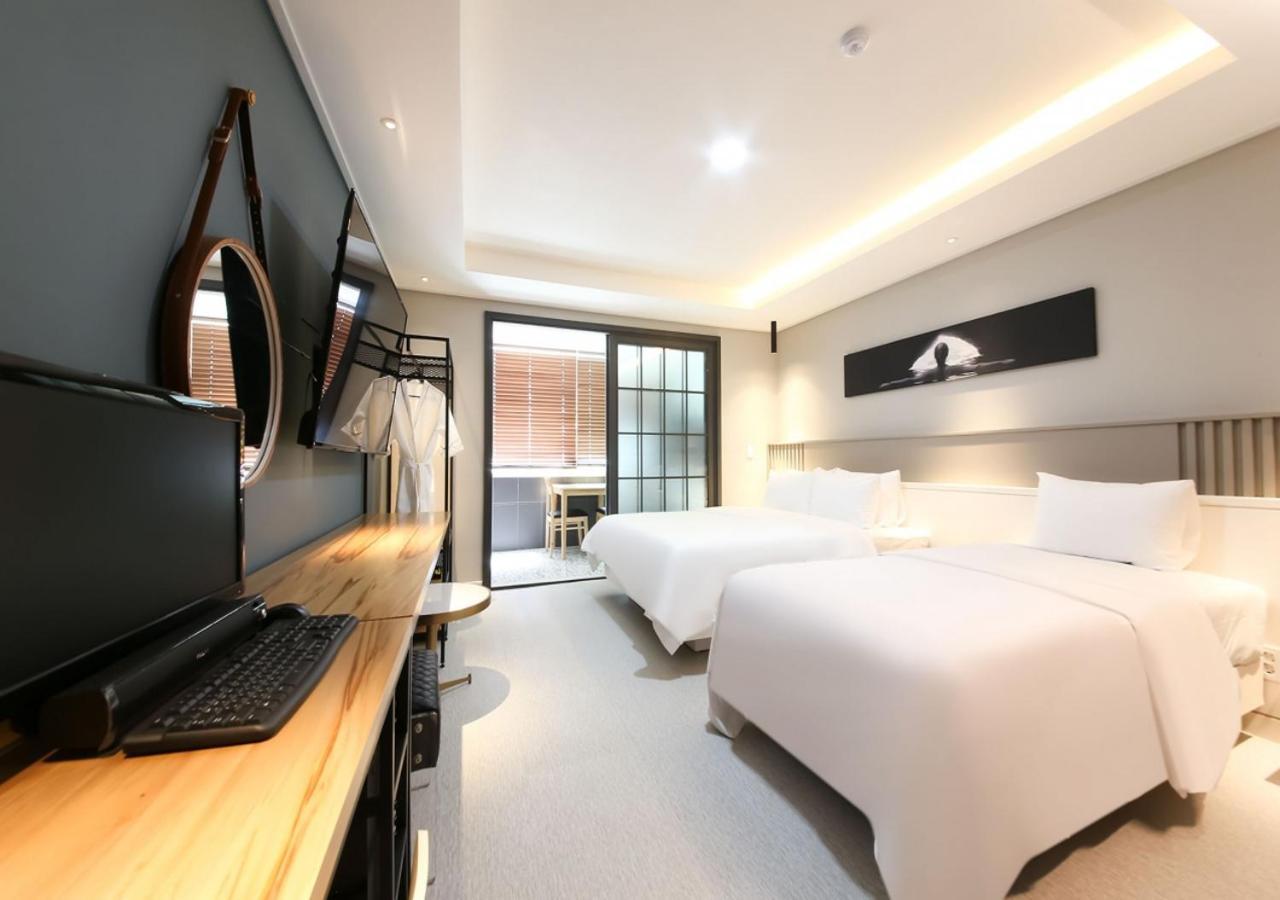 West In Hotel Йосу Экстерьер фото