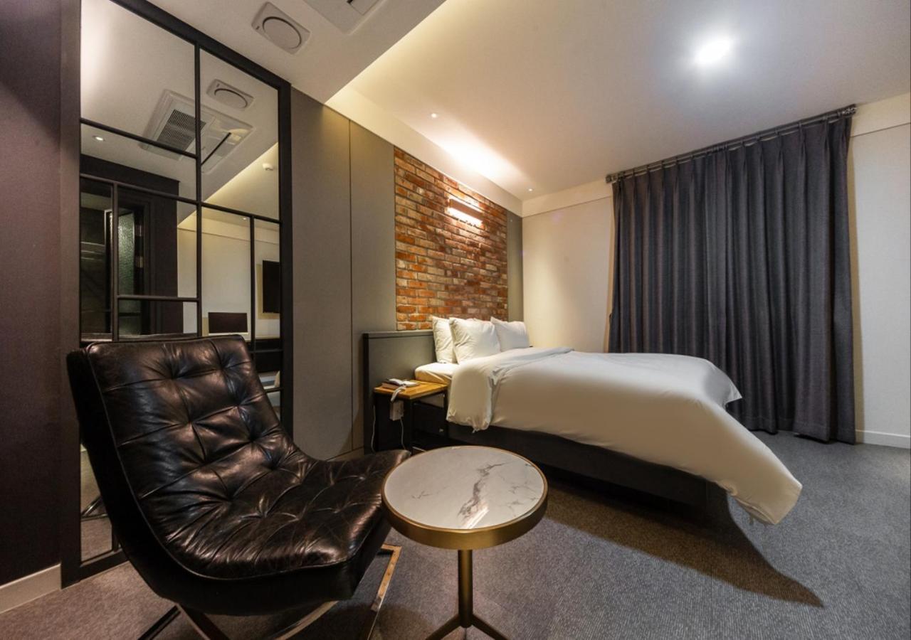 West In Hotel Йосу Экстерьер фото