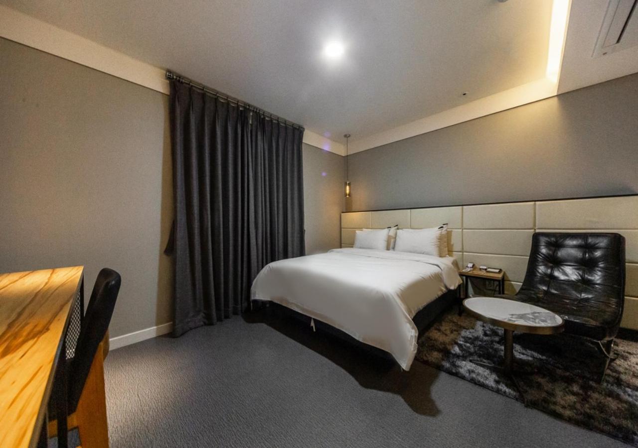 West In Hotel Йосу Экстерьер фото