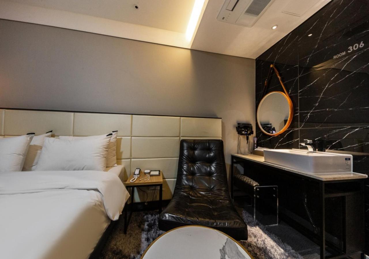 West In Hotel Йосу Экстерьер фото
