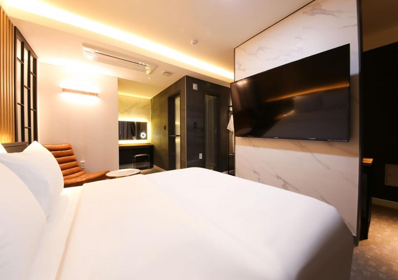 West In Hotel Йосу Экстерьер фото