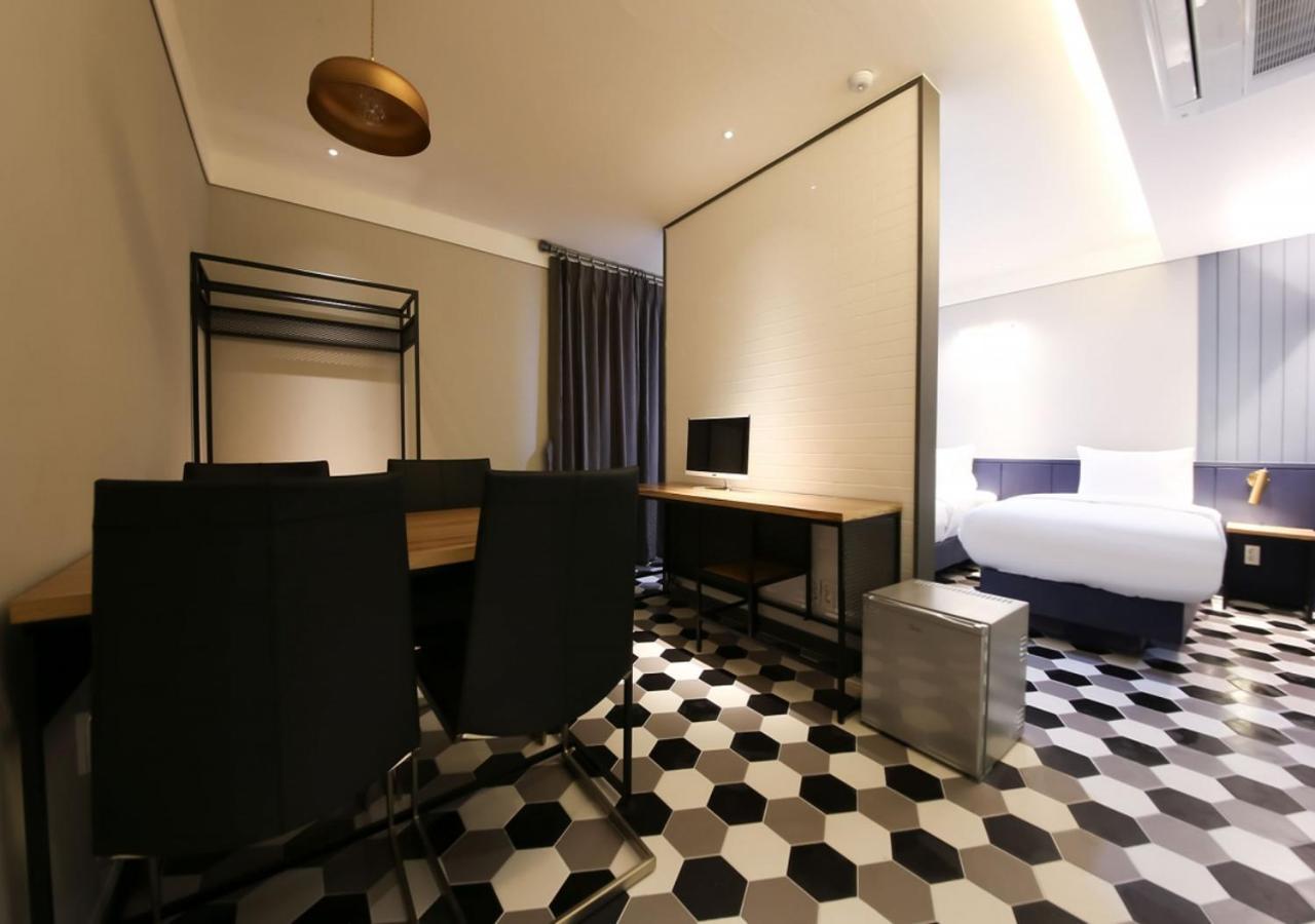 West In Hotel Йосу Экстерьер фото
