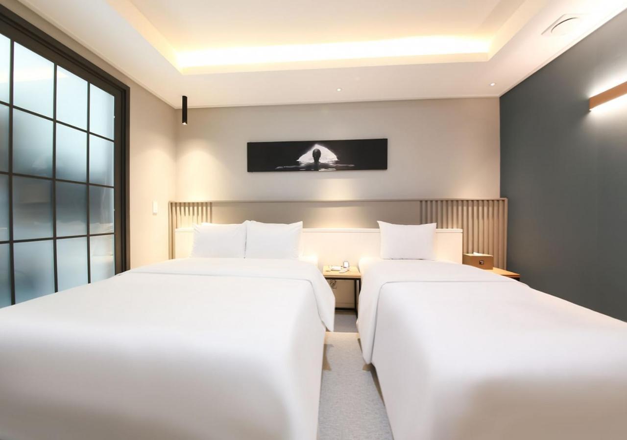 West In Hotel Йосу Экстерьер фото