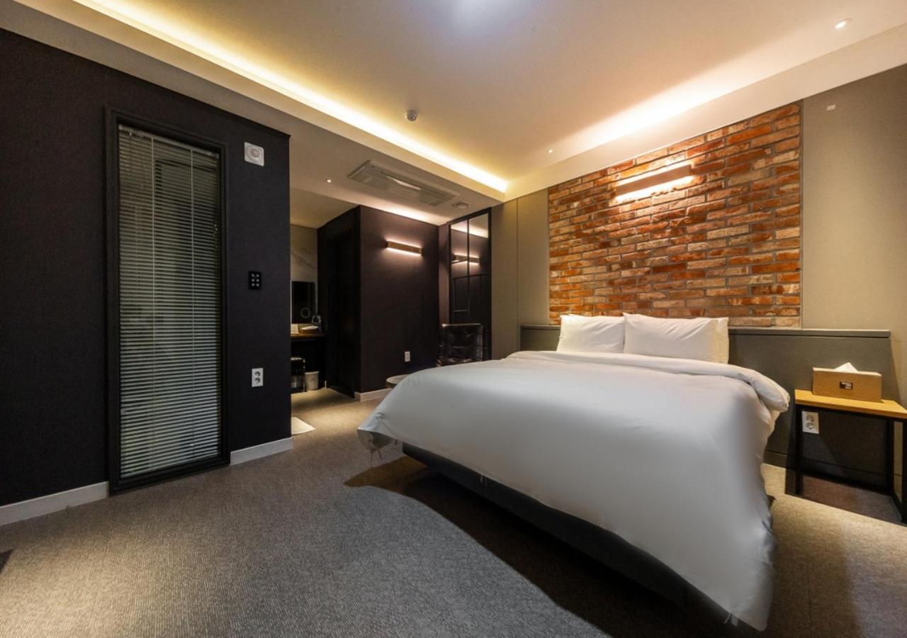 West In Hotel Йосу Экстерьер фото