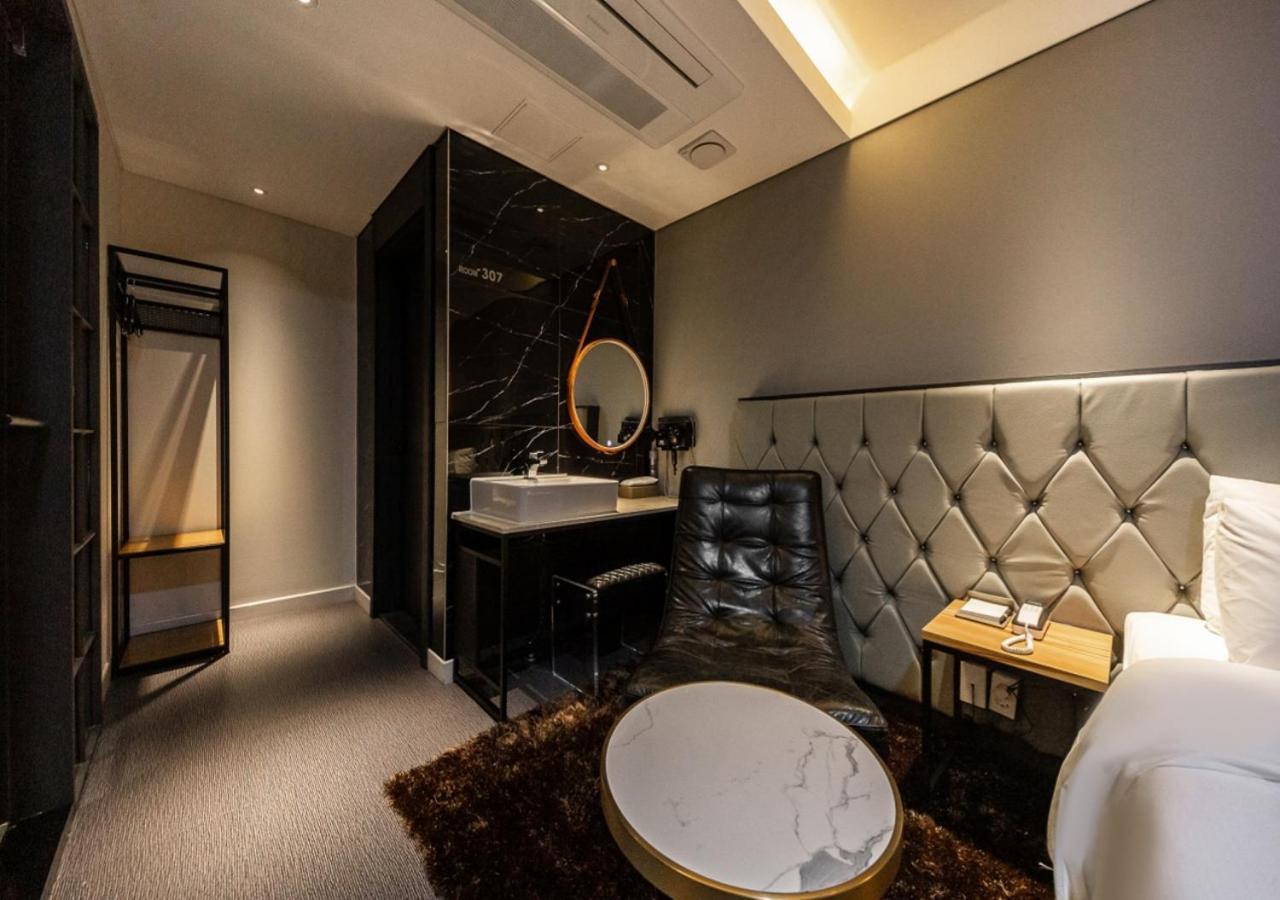 West In Hotel Йосу Экстерьер фото