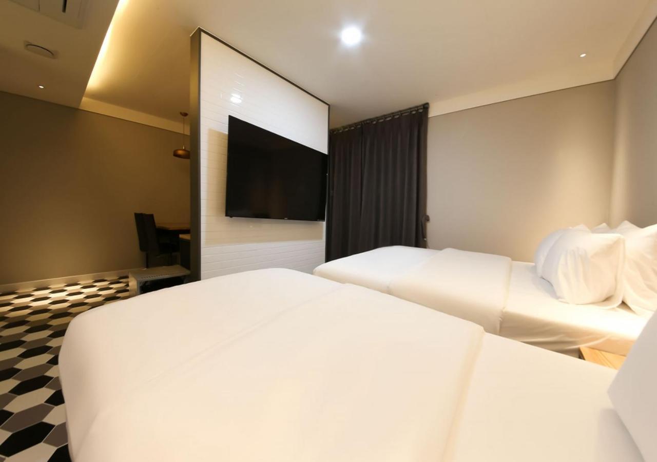 West In Hotel Йосу Экстерьер фото