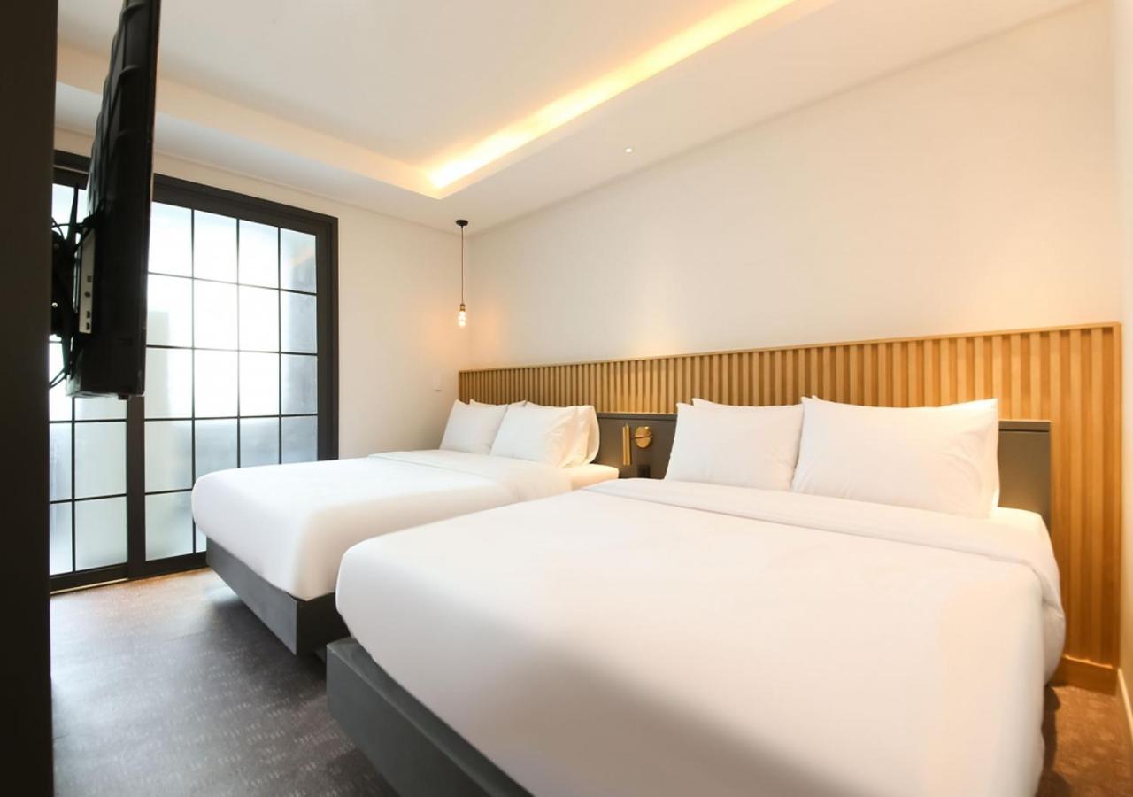 West In Hotel Йосу Экстерьер фото